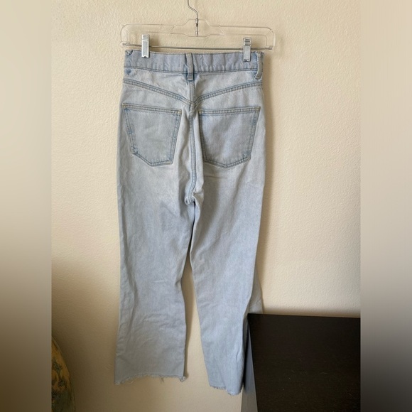 Zara Women’s Wide Leg Light Wash High Rise Denim Size US 4 Raw Hem Relaxed Fit - Picture 4 of 8